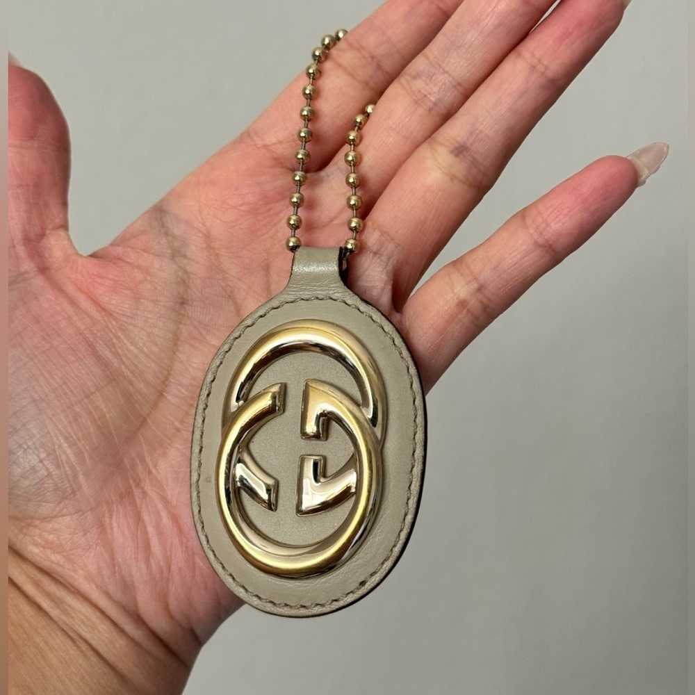 Authentic Gucci Sukey Leather Gold and Beige Keychain